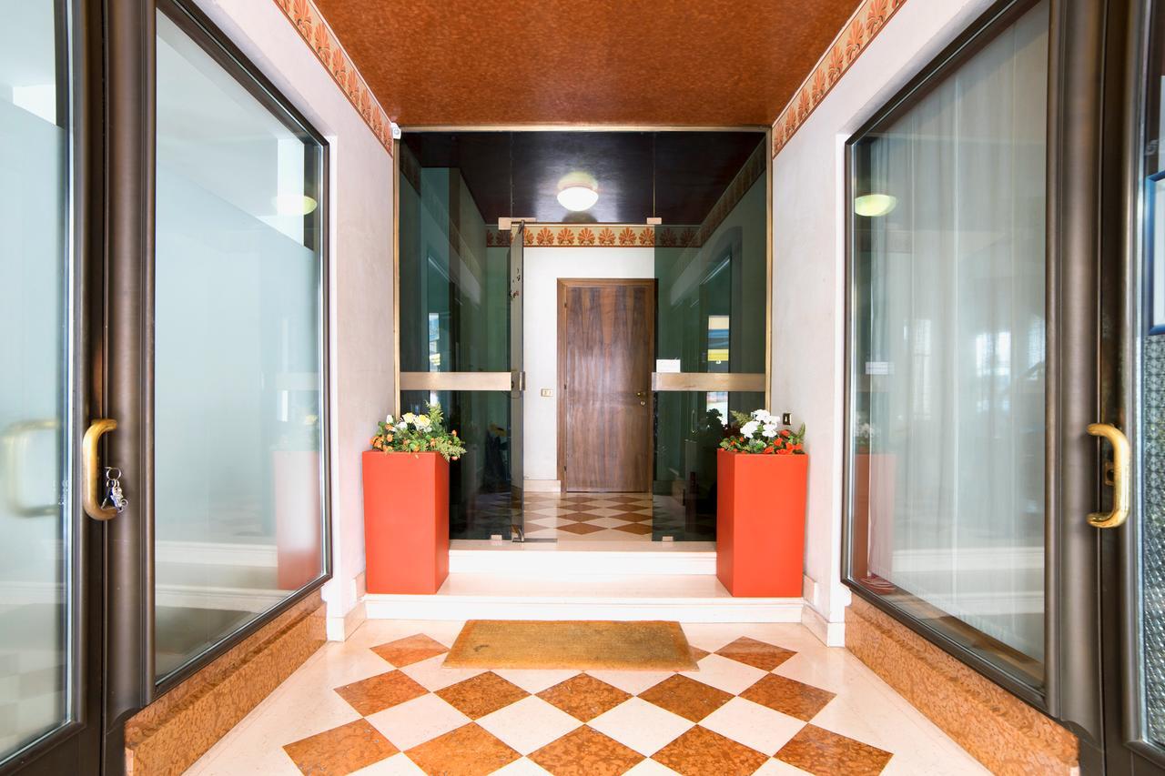 Holiday Treviso Suite Venezia Экстерьер фото
